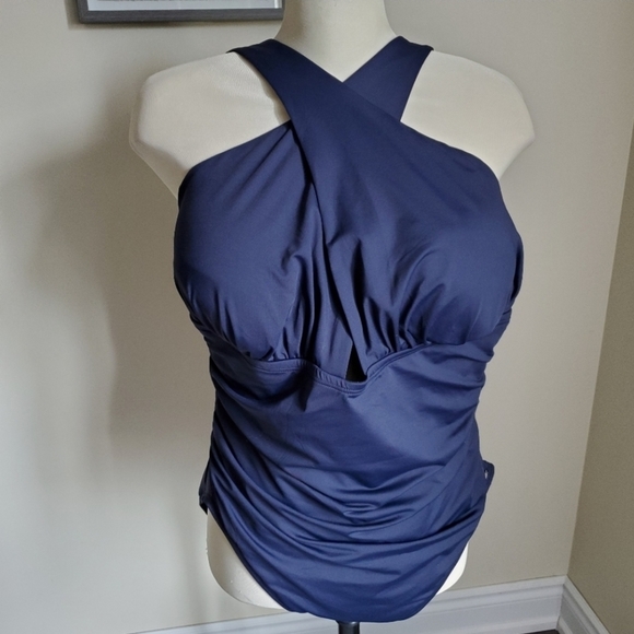 Michael Kors Navy Keyhole Tummy-Control One-Piece Swimsuit Size 24W - Picture 5 of 8